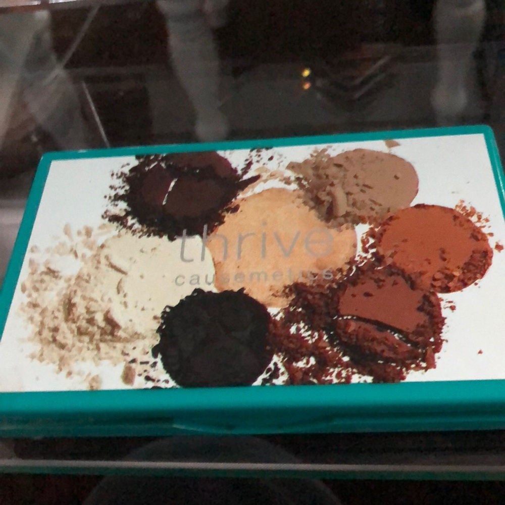 Thrive Causmetic Eyeshadow Pallet